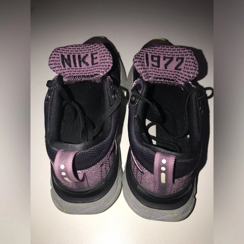 Nike 1972 React( Size 6.5) Infinity Run Flyknit 2 Violet Dust, Hiking Running